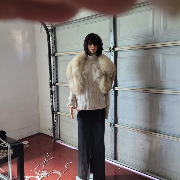 Chic Cream Fur Stole - Picture 4 of 4